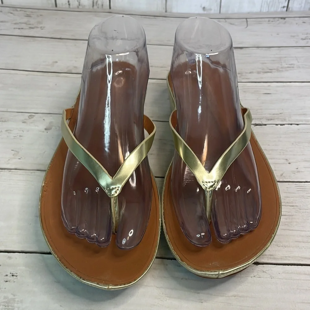 Fitflop Gold Leather Wedge Thong Sandal - Picture 5 of 14